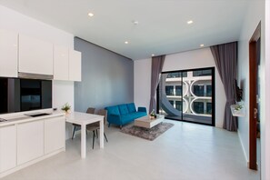 Tropical Deluxe Suite | Vardagsrum | 43-tums smart-tv med kabelkanaler och tv