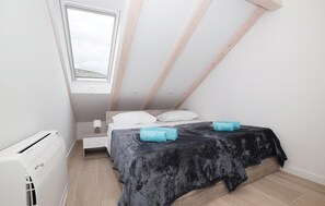 3 bedrooms, free WiFi, bed sheets