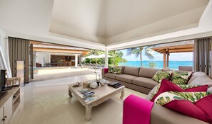 Villa (4 Bedrooms) | Living area