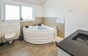 Shower - 4 bedroom gorgeous home in Nordborg (Nordborg)