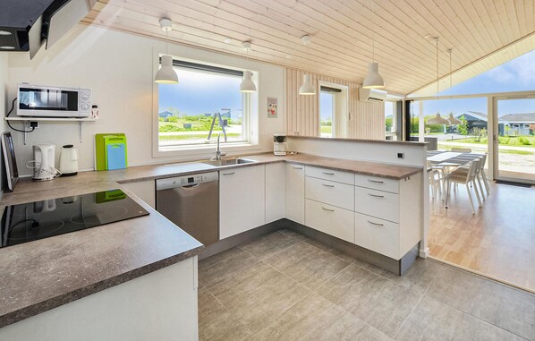 Réfrigérateur, four, plaque de cuisson, lave-vaisselle