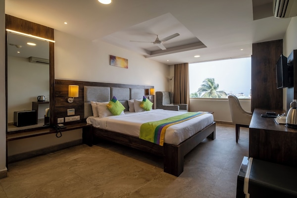 Desk, iron/ironing board, rollaway beds, free WiFi