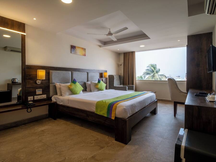 Deluxe Double Room | Desk, iron/ironing board, rollaway beds, free WiFi