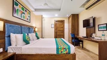 Desk, iron/ironing board, rollaway beds, free WiFi