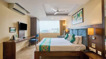 Desk, iron/ironing board, rollaway beds, free WiFi