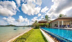 Outdoor pool, an infinity pool, free pool cabanas, pool umbrellas - Baan Kularb (Koh Samui)