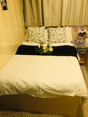 Iron/ironing board, free WiFi, bed sheets - Timehouse Hong Kong Hostel Group (Hong Kong)