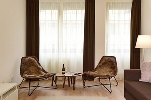 TV, books - Stylish LIVING in the CENTER of Merano (Meran)