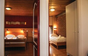 5 bedrooms, travel crib, free WiFi