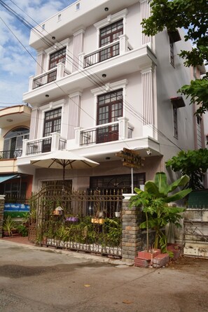 Exterior - Little Home Hostel Nha Trang (Nha Trang)