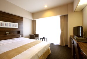 Desk, iron/ironing board, free WiFi, bed sheets