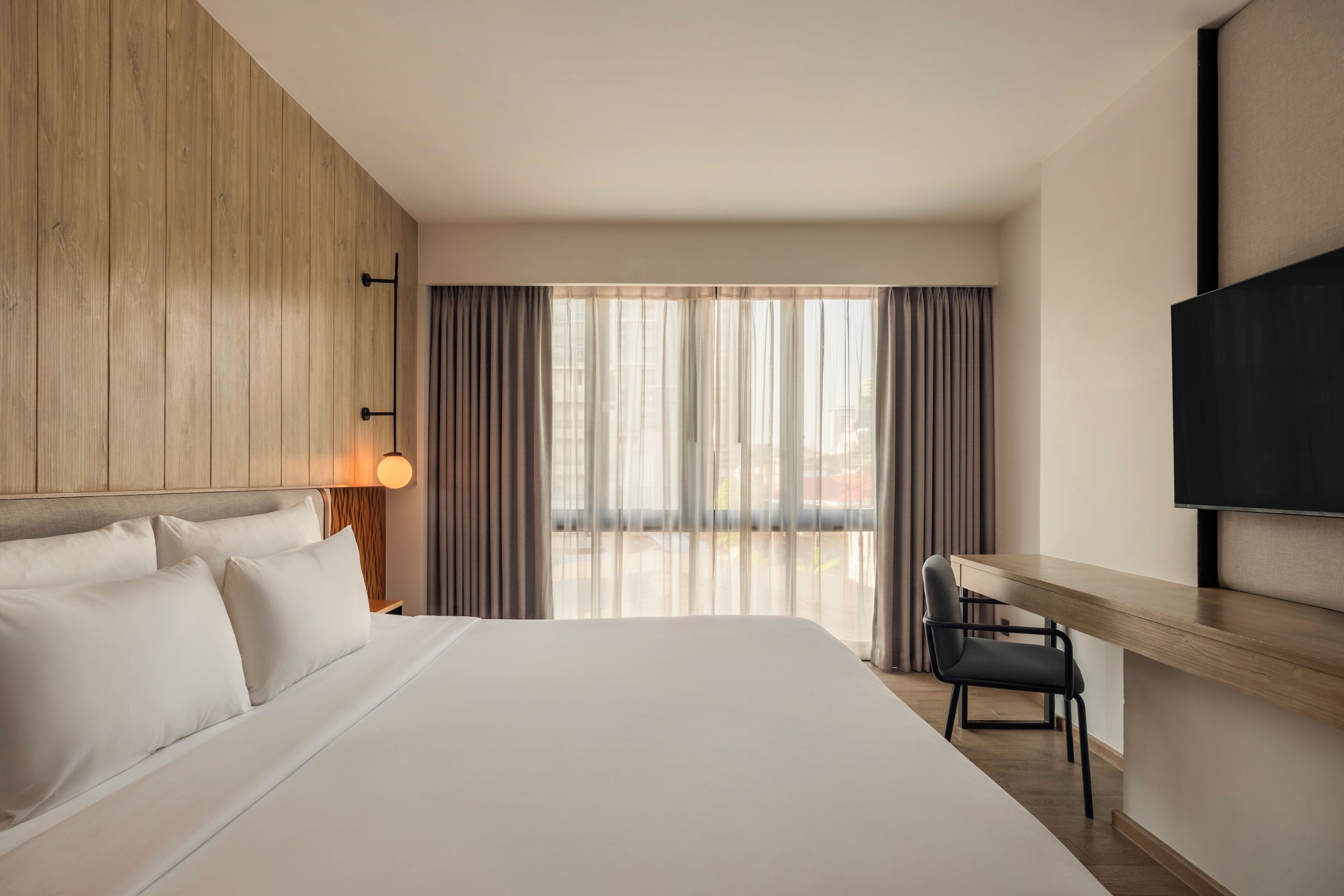 Deluxe Room, 1 King Bed | Minibar, in-room safe, laptop workspace, blackout curtains