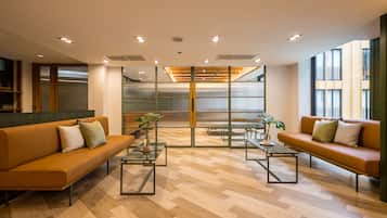Coin salon dans le hall