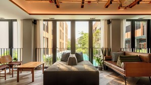 A modern living room with a sofa, a wooden table, and a bench. - Craftsman Bangkok (Bangkok)