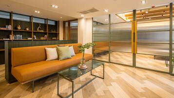 Breakfast, lunch, dinner served; local and international cuisine