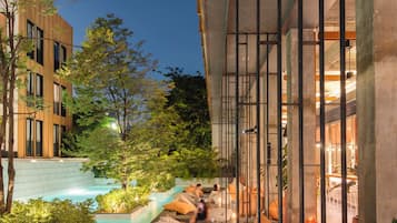 Bar en bord de piscine