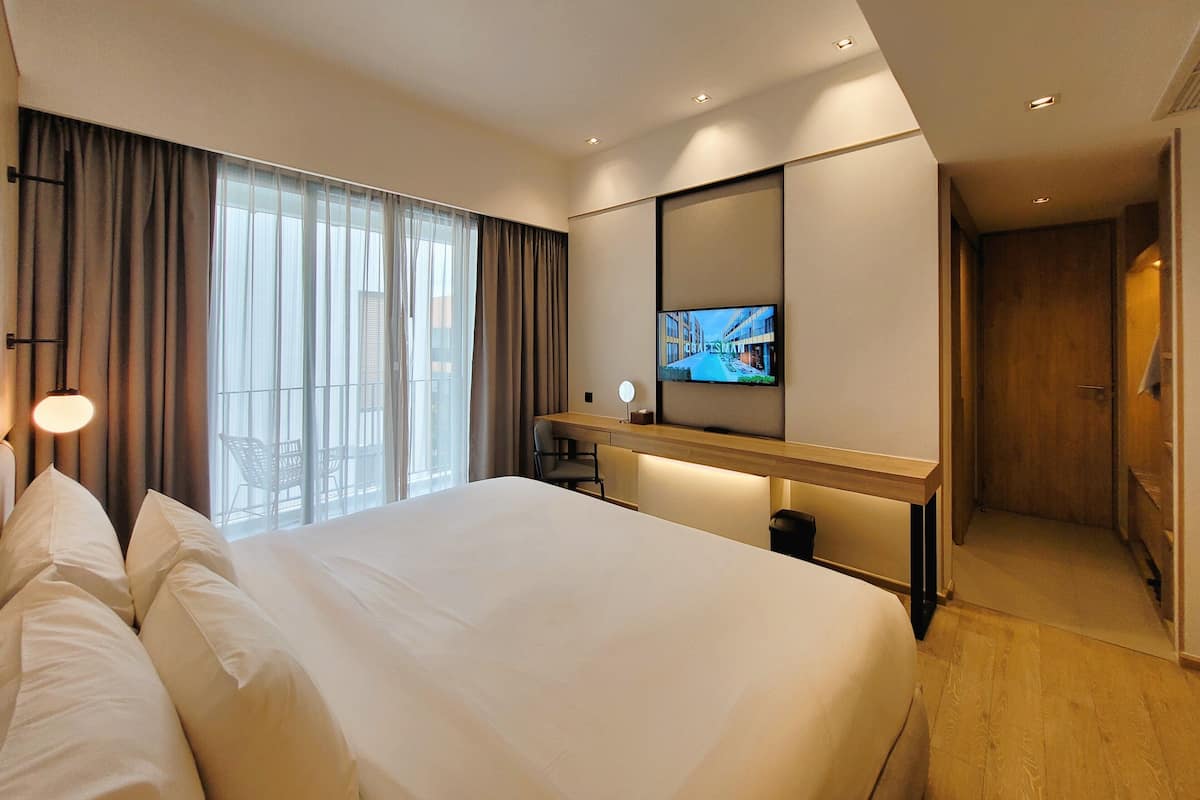 Camera Deluxe, 1 letto king, balcone | 1 camera, minibar, cassaforte in camera, postazione laptop