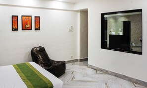 Deluxe Room | Desk, iron/ironing board, rollaway beds, free WiFi - Hotel Indralok Inn (Mawal)