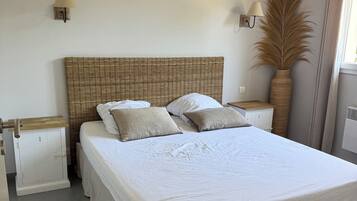 2 chambres, fer et planche Ă repasser, Wi-Fi gratuit, draps fournis