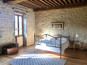 8 makuuhuonetta, silitysrauta/-lauta, vauvan matkasänky, ilmainen Wi-Fi