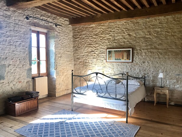 8 bedrooms, iron/ironing board, travel crib, free WiFi