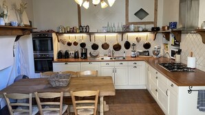Kaffetrakter/tekoker, kjøleskap, mikrobølgeovn og ovn