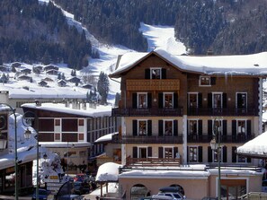 Exterior - Three-Bedroom Apartment in Village Center, Close to Ski Lifts, WiFi, Parking Included (La Clusaz)