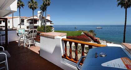 H881: Beautiful Townhouse style villa + CART+ 2 Private Balconies + King bed