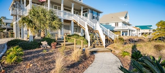 Sun, Sand & Savings: 10% OFF Spring Break! Beach Retreat, Easy Beach Access