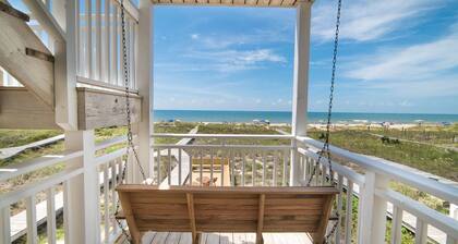Beachfront 3BR/3BA, Dog-Friendly, Near Lighthouse Park!