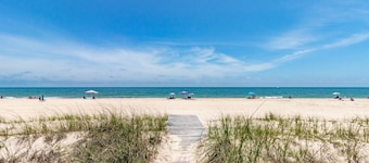 Sun Goddess, Beachfront 3BR / 3BA, Hundvänlig Bungalow, Nära Lighthouse Park!