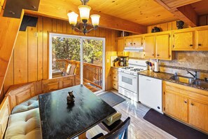 Refrigerador, microondas, placa de cocina, lavavajillas