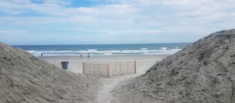 OceanThyme @ Windsong 307, frente al mar recientemente remodelado y decorado