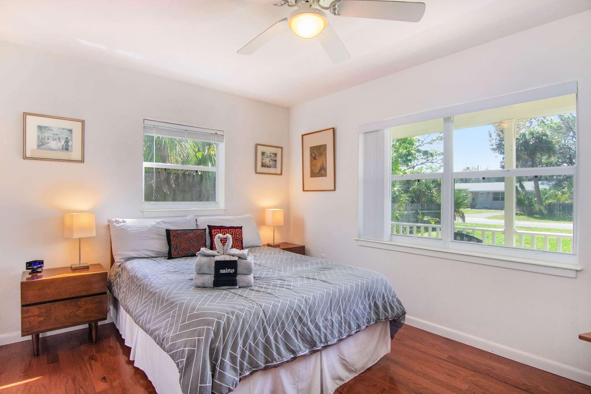 2 bedrooms, desk, iron/ironing board, travel crib