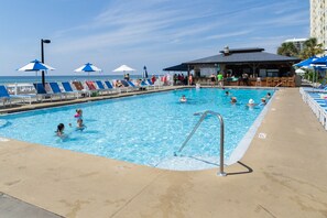 A heated pool - Beachfront & Free Beach Service-Panama City Beach! (Panama City Beach)