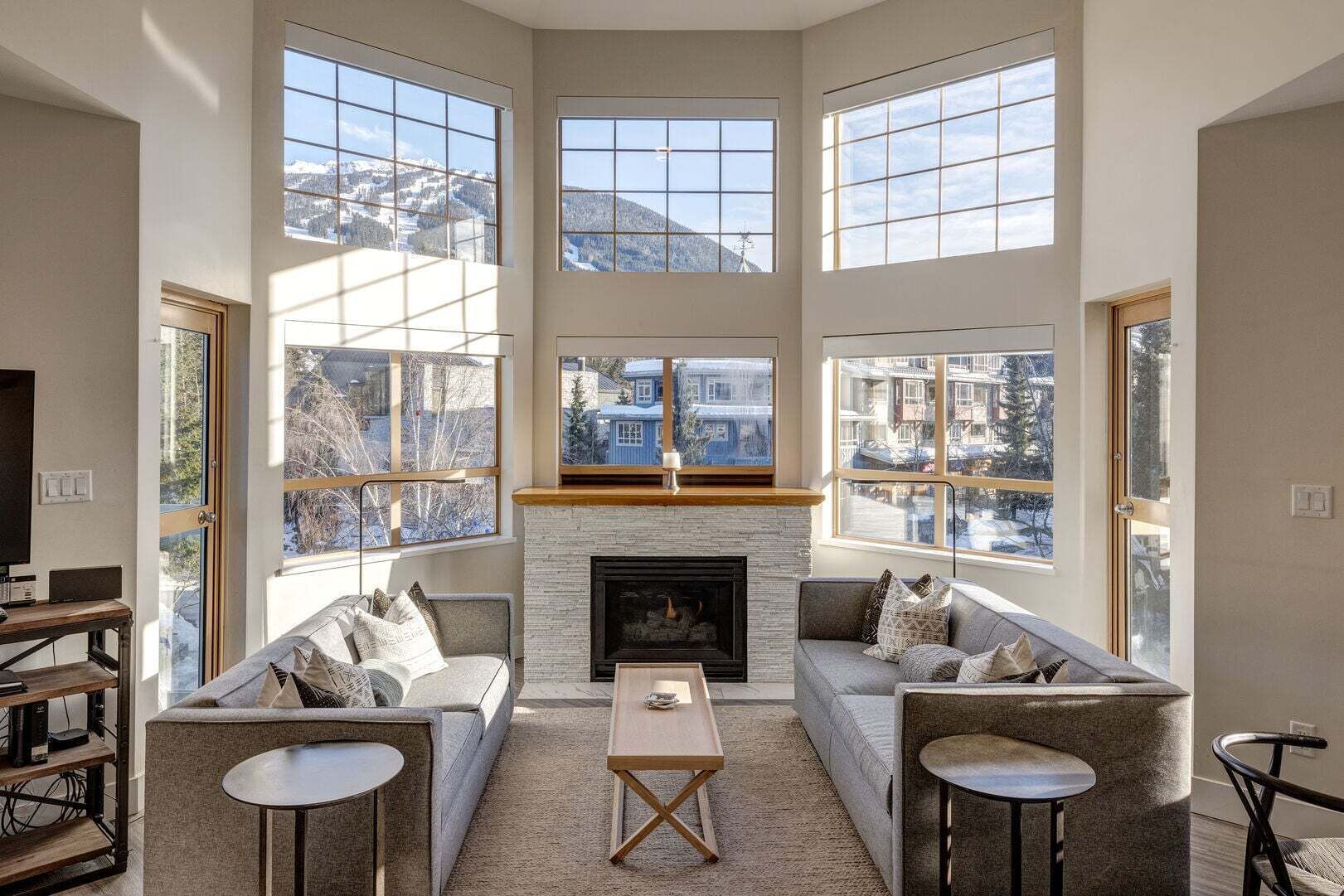 TV, fireplace