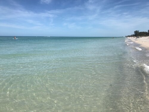 Crystal Sands Beach House in IRB! Great location 2/1