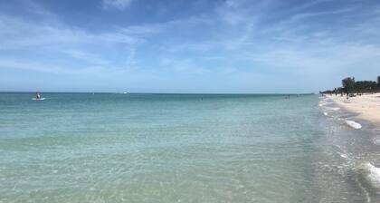 Crystal Sands Beach House in IRB! Great location 2/1
