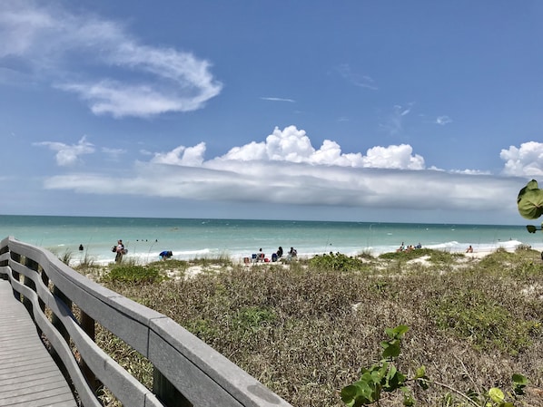 Beach nearby, sun-loungers, beach towels
