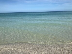 Beach nearby, sun-loungers, beach towels