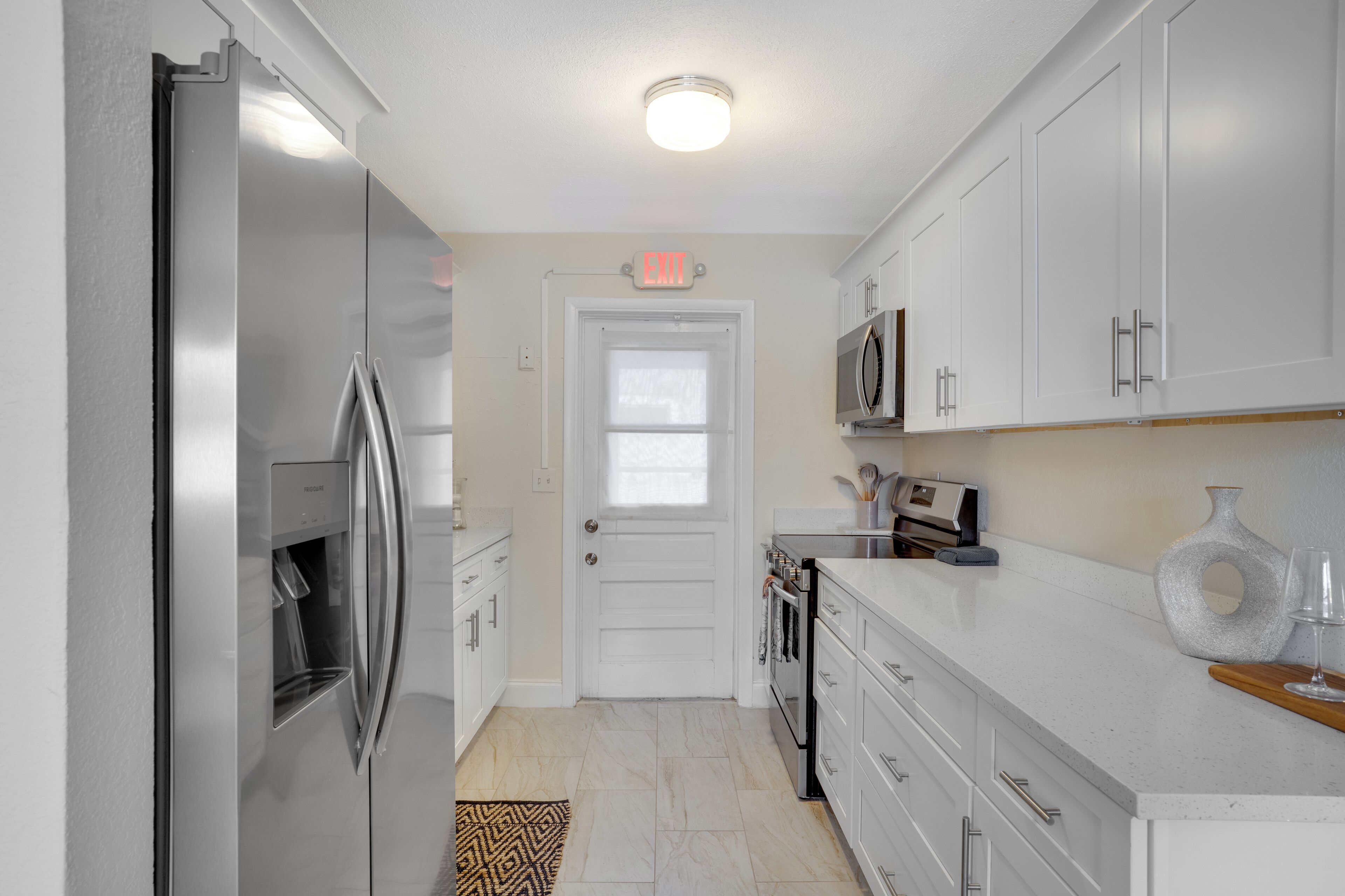 Frigorífic, microones, forn i placa de cuina 