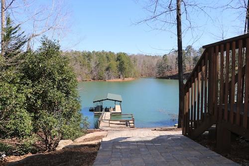 Deepwater Cove on Lake Keowee. Complete with Dock and Kayaks. EV Charger