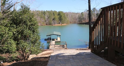 Deepwater Cove on Lake Keowee. Complete with Dock and Kayaks. EV Charger