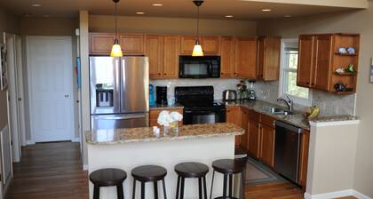 Deepwater Cove on Lake Keowee. Complete with Dock and Kayaks. EV Charger