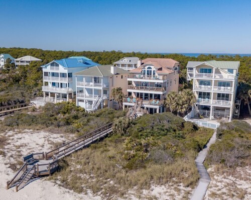 BEACHFRONT, 5BR/4.5BA, Sleeps 22, Elevator, Dog Friendly