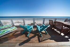 Outdoor dining - 20% Spring Savings! BEACHFRONT, 5BR/4.5BA, Sleeps 22, Elevator, Dog Friendly (St. George Island)