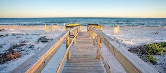 STRANDFRONT 5BR / 4. 5BA, 22 sovplatser, Hiss, Husdjur vänligt