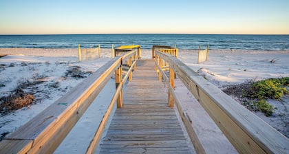 BEACHFRONT 5BR / 4. 5BA, vuodepaikkoja 22, Hissi, Lemmikkiystävällinen