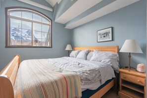 2 soverom, strykejern/-brett, reiseseng for barn og wi-fi (inkludert)