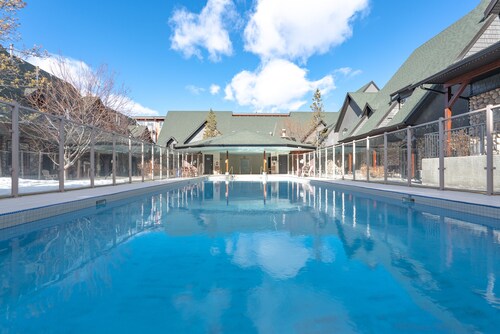 Mystic Springs Chalets - year round pool, hot tub, AC